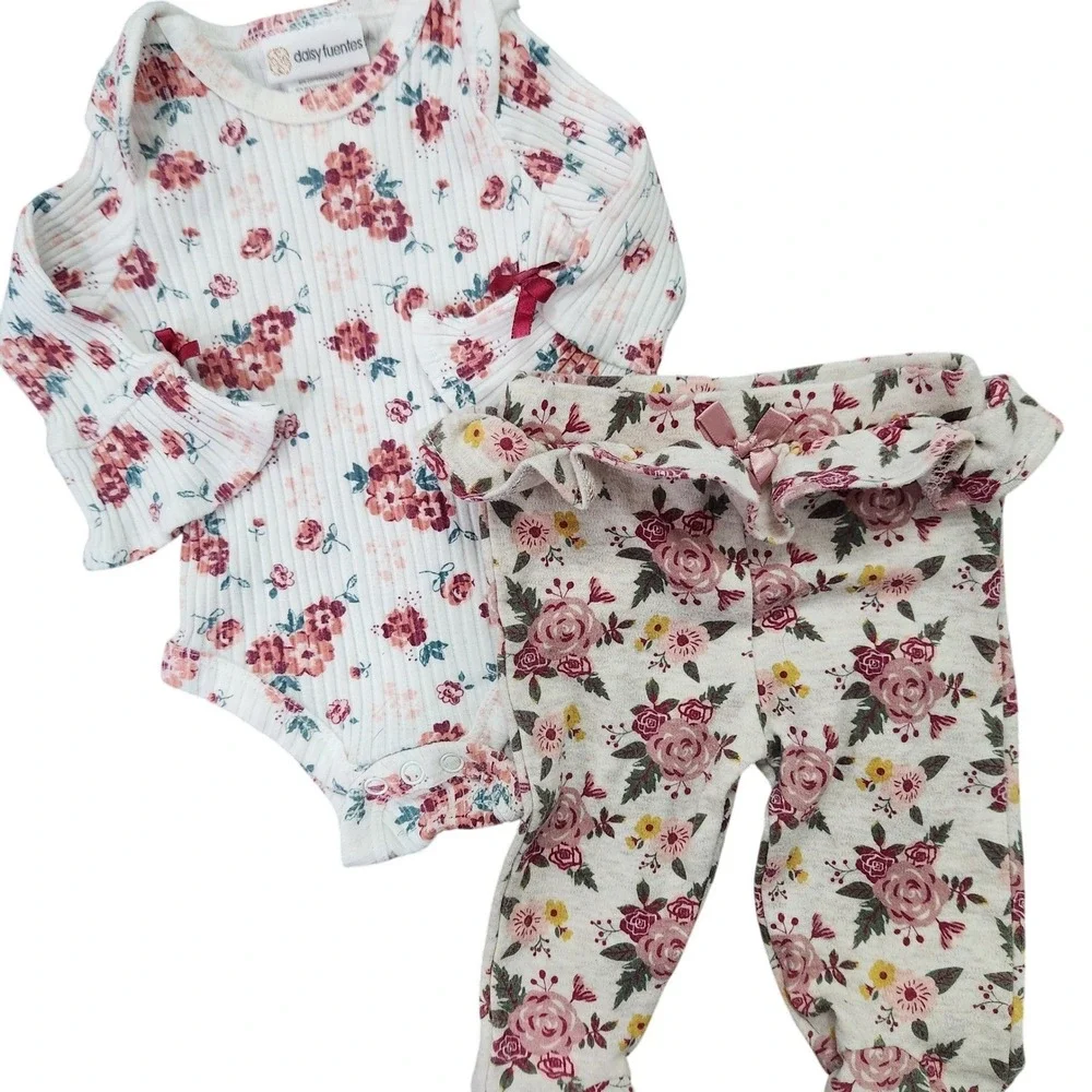 Baby Girl size 0-3 Lot‎ bundle of 9 pieces Leggings + bodysuits + outfits
